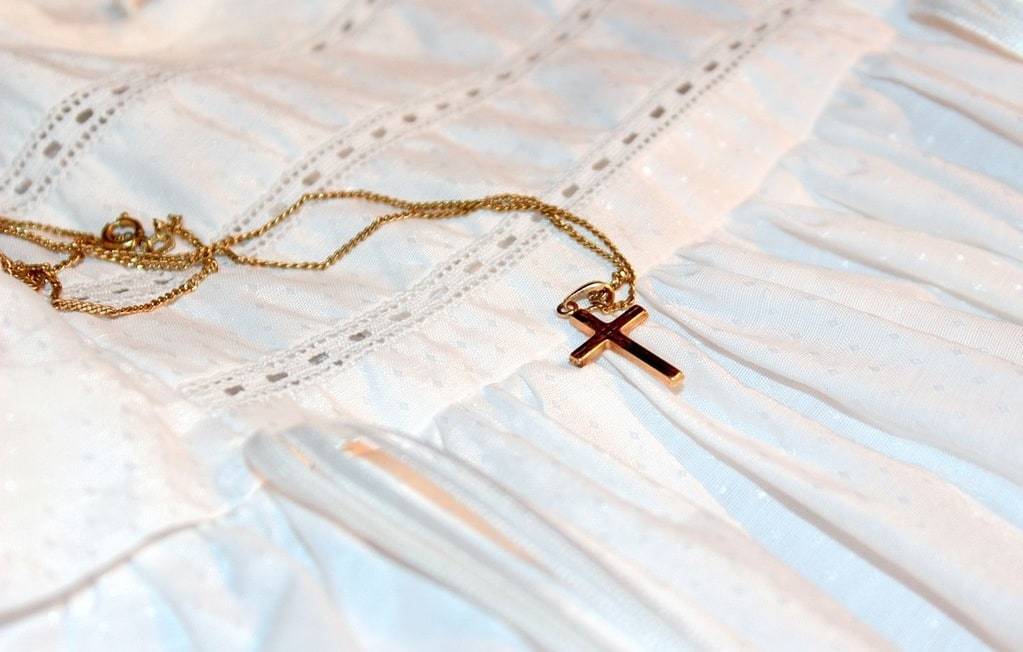 Bijou de baptême : un cadeau symbolique et durable